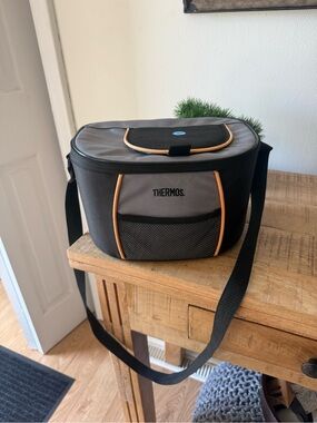Thermos Men’s Gray, Black and Orange Toiletry/Toiletries Bag